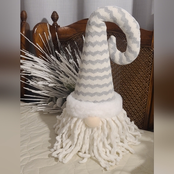 Gnome  Tree Topper - Picture 1 of 4